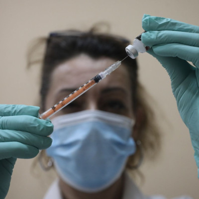 Εμβόλιο για τον κορονοϊό: Στις 27 Δεκεμβρίου και σε δύο νοσοκομεία οι πρώτοι εμβολιασμοί στην Ελλάδα