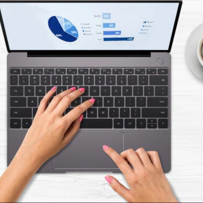 Ψάχνεις νέο laptop; Οι γιορτινές προσφορές και οι premium επιλογές που αξίζει να «χτυπήσεις»