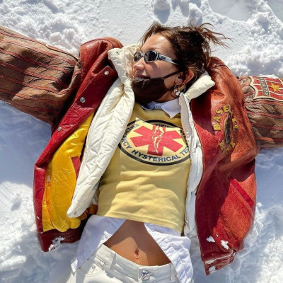 Bella Hadid: Το εξωφρενικό ποσό που έδωσε γι' αυτό το παντελόνι