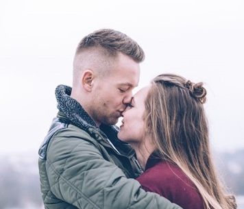 Ψάχνεις δώρο για εκείνον; Οι επιλογές που θα σε μετατρέψουν στην απόλυτη Virtual Santa