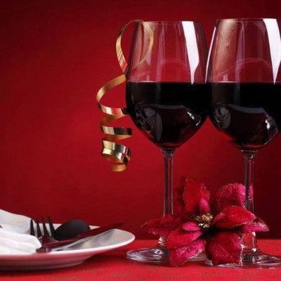 Αλκοόλ: Πόσες θερμίδες δίνουν τα ποτά των εορτών