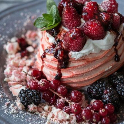 Αυτήν την Πρωτοχρονιά τρώμε cheesecake πάβλοβα