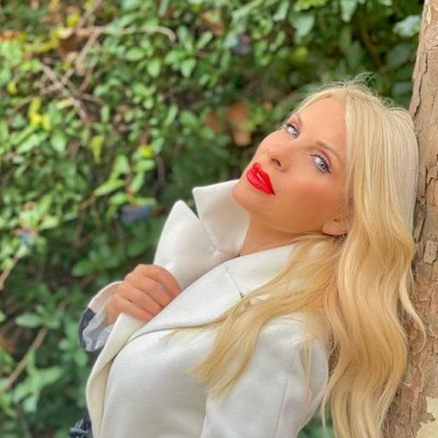 Η Ελένη Μενεγάκη αποχαιρετά το 2020 με μία από τις πιο σέξι της φωτογραφίες