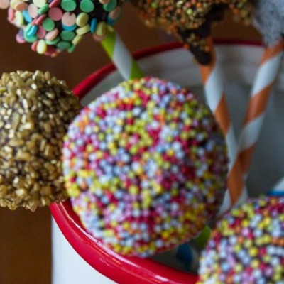Τα χριστουγεννιάτικα cake pops του Άκη τα φτιάχνεις μέσα σε 15'