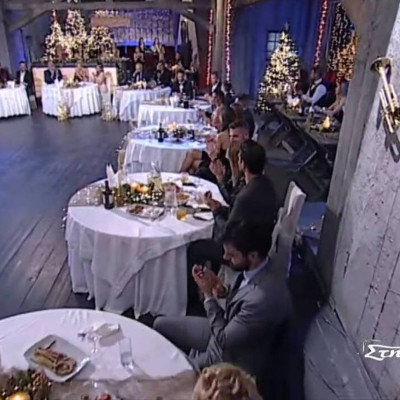 «Στην Υγειά μας ρε παιδιά»: «Μάγεψε» τους πάντες η Ιωάννα Μαλέσκου (pics)