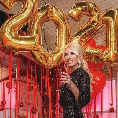 Κατερίνα Καινούργιου: Πόζαρε με τον μπαμπά της και τα χάσαμε! Σαν σταρ του σινεμά!