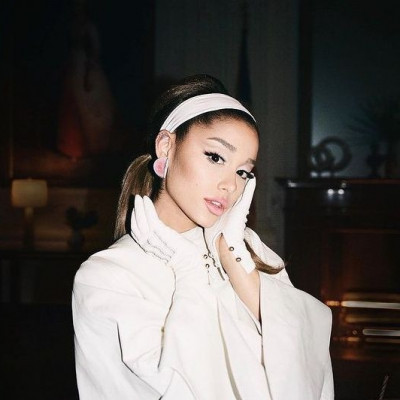 Το αγαπημένο μανικιούρ της Ariana Grande μπορείς να το κάνεις και μόνη σου στο σπίτι