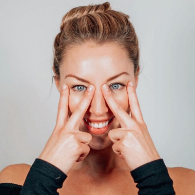 Πριν πέσεις για ύπνο κάνε face yoga για να χαλαρώσεις… (video)