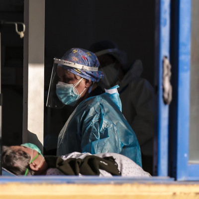 Κρούσματα σήμερα: 800 νέα ανακοίνωσε ο ΕΟΔΥ - 32 νεκροί σε 24 ώρες, στους 362 οι διασωληνωμένοι