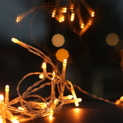 5 ιδέες για να διακοσμήσετε τα φωτάκια στο σπίτι και μετά τα Χριστούγεννα