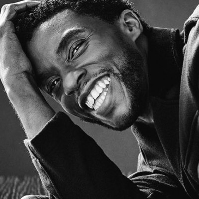 H χήρα του «Μαύρου Πάνθηρα» δέχεται το βραβείο του με δάκρυα στα μάτια