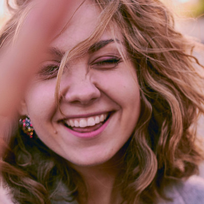 Τα 2 βήματα που θα σε κάνουν πιο χαρούμενη το 2021 σύμφωνα με νέα έρευνα