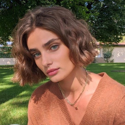 Έχεις κοντά μαλλιά; Έτσι θα κάνεις τέλειους κυματισμούς χωρίς εργαλεία θερμότητας