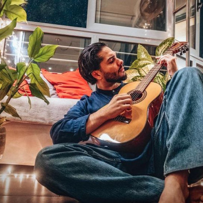 Ο Χρήστος Μάστορας μας συστήνει την αδερφή του και είναι μια κούκλα