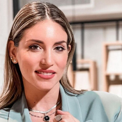 Αθηνά Οικονομάκου: Εξόρμηση στα χιόνια για την εγκυμονούσα ηθοποιό!