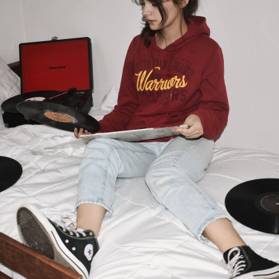 Shopping Guide: Τα ωραιότερα φούτερ με logos για τις κρύες ημέρες