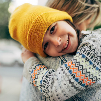 Παγκόσμια Ημέρα Αγκαλιάς: Αγκαλιάστε τα παιδιά σας, κάνει καλό