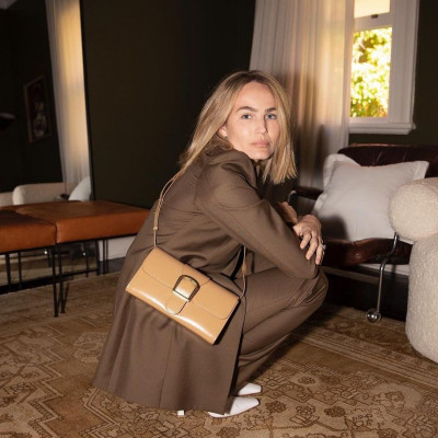 Βρήκαμε το χρώμα που μπορείς να φοράς κάθε εποχή με την ίδια ευκολία