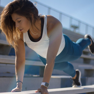 Σε πονάει η πλάτη σου; Κάνε αυτό πρόγραμμα γυμναστικής