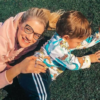 Τζένη Θεωνά: Η τρυφερή φωτογραφία με τον γιο και τη μητέρα της