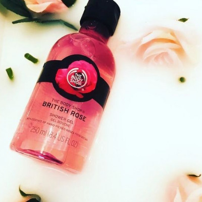 Shopping guide: 8 αφρόλουτρα με τριαντάφυλλο για να κάνεις πιο απολαυστικό το μπάνιο σου