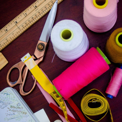 Οδηγός ραπτικής για αρχάριες: Πώς θα μάθεις να ράβεις