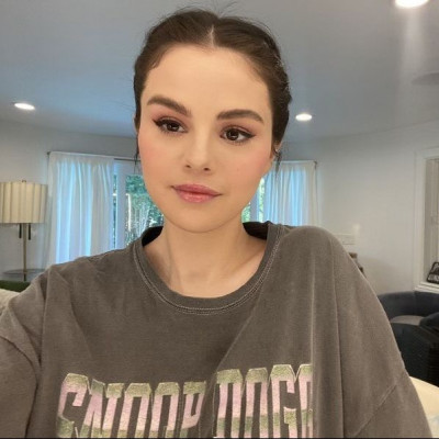 Το κόλπο της Selena Gomez για να είναι πάντα στυλάτη μέσα στο σπίτι