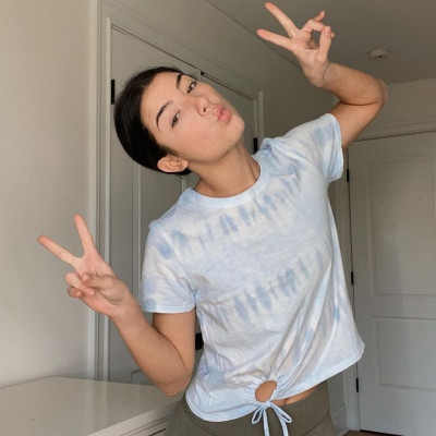 Πώς να ντυθείς για να πάει καλύτερα το βίντεο στο TikTok