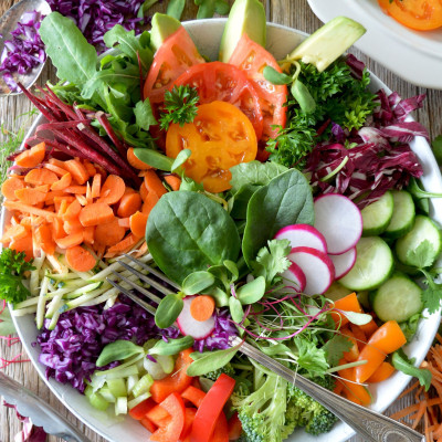 Τελικά πόσα λαχανικά καταναλώνεις στην εφηβεία; Η νέα έρευνα που θα σε εντυπωσιάσει