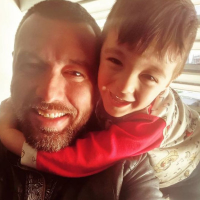 Ο γιος του Μάνου Παπαγιάννη ξαναχτυπάει - Πώς κάνει όταν βλέπει γλυκό;