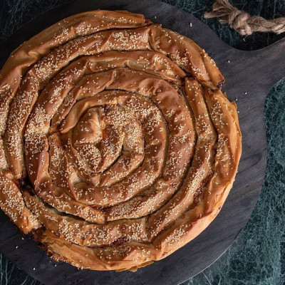 Στριφτή κασερόπιτα, από τον Άκη Πετρετζίκη