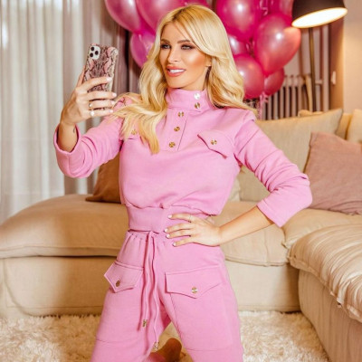 Η Κατερίνα Καινούργιου μοιάζει σαν μία super cool νύφη στις νέες της photos