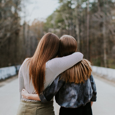 Είσαι single; Έτσι θα γιορτάσεις τον Άγιο Βαλεντίνο με τις φίλες σου