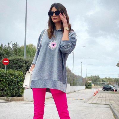 Η Ηλιάνα Παπαγεωργίου φόρεσε το ωραιότερο hoodie αυτής της σεζόν by Celia Kritharioti