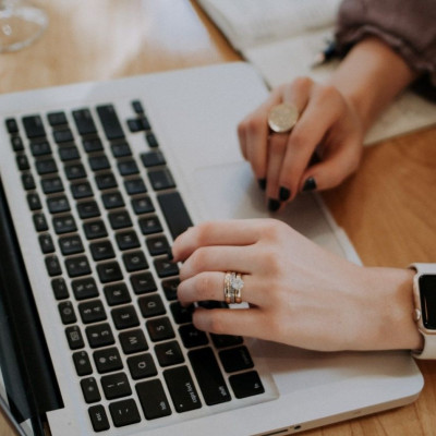 Ώρα να κλείσουμε το μισθολογικό κενό που χωρίζει τις γυναίκες από τους άνδρες!