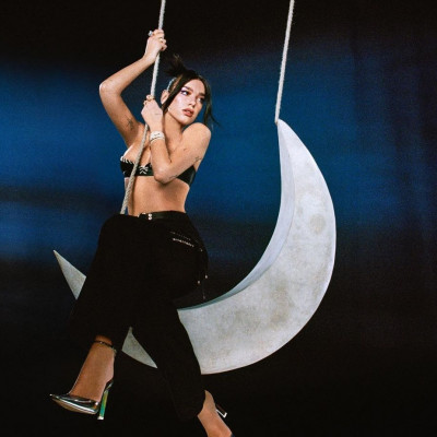 Ευχάριστα τα νέα για την Dua Lipa και η ανακοίνωση ήρθε από τα social media