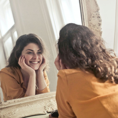 5 μυστικά για να αποκτήσεις το πιο αστραφτερό χαμόγελο ever