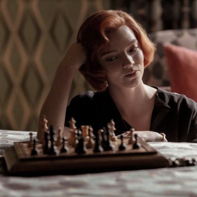 Εσύ κατάλαβες πού έχεις ξαναδεί τον ηθοποιό που παίζει στο Queen's Gambit;