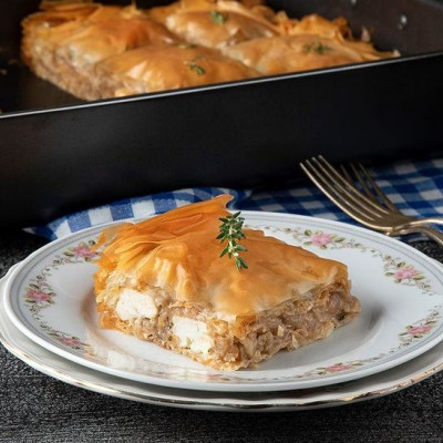 Η κρεμμυδόπιτα του Άκη Πετρετζίκη θα σε ξετρελάνει