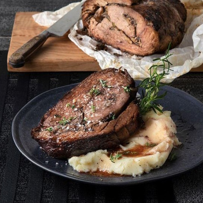 Γεμιστό μοσχαρίσιο ρολό με μανιτάρια και τυρί από τον Άκη