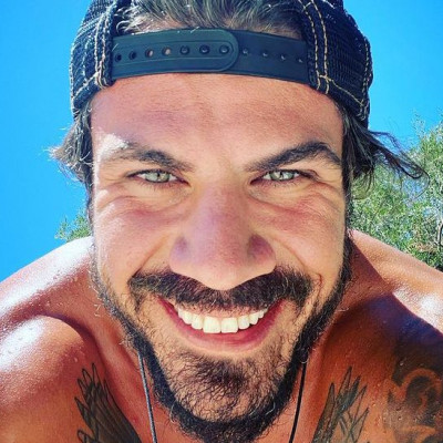 Ο Άκης Πετρετζίκης έκανε το πιο επικό σχόλιο στο Facebook