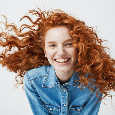 Βρήκαμε τον τρόπο να είναι πάντα περιποιημένα τα φυσικά σγουρά μαλλιά σου