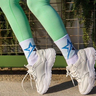 Οι ψηλές αθλητικές κάλτσες είναι το νέο μεγάλο trend αυτής της σεζόν
