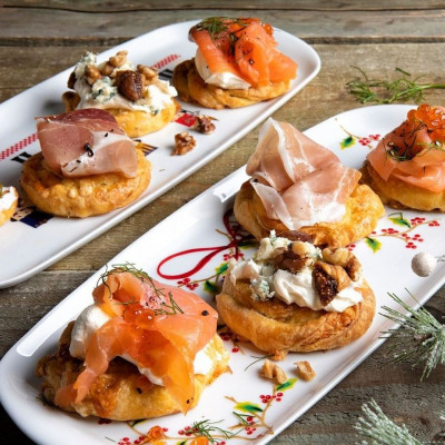 Καναπεδάκια με ζύμη κουρού για να συνοδεύσεις υπέροχα το κρασί σου