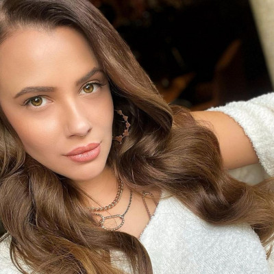 Έχεις δει την αδερφή της Λάουρα Νάργες; Είναι πανέμορφη και της μοιάζει