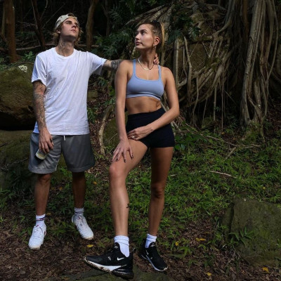 Η αποκάλυψη της Hailey Bieber θα σε βάλει σε υποψίες για το αυτονόητο