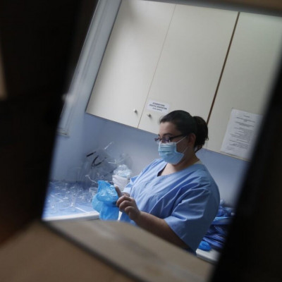 Κρούσματα σήμερα: 1.410 νέα ανακοίνωσε ο ΕΟΔΥ - 21 θάνατοι σε 24 ώρες, στους 293 οι διασωληνωμένοι