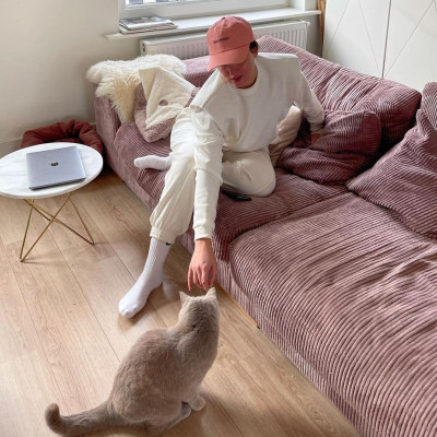 Shopping Guide: Λευκές φόρμες και φούτερ για να είσαι στυλάτη εντός και εκτός σπιτιού