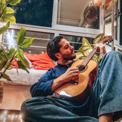 Χρήστος Μάστορας: Κυκλοφόρησε το πιο ερωτικό track & το 2017 το είχες ξανακούσει