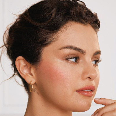 Selena Gomez: Δημοσίευσε τις πιο sexy photos της & αποκάλυψε τι φορά στο σπίτι